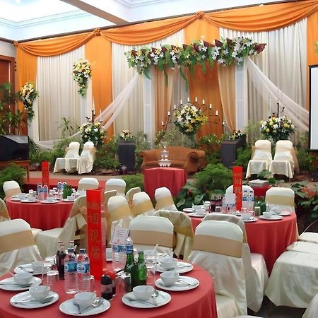 Makassar Golden Hotel מראה חיצוני תמונה